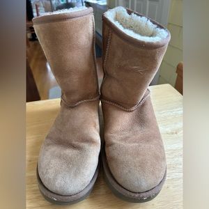 Short UGG Chestnut Boots-Women’s Size 8